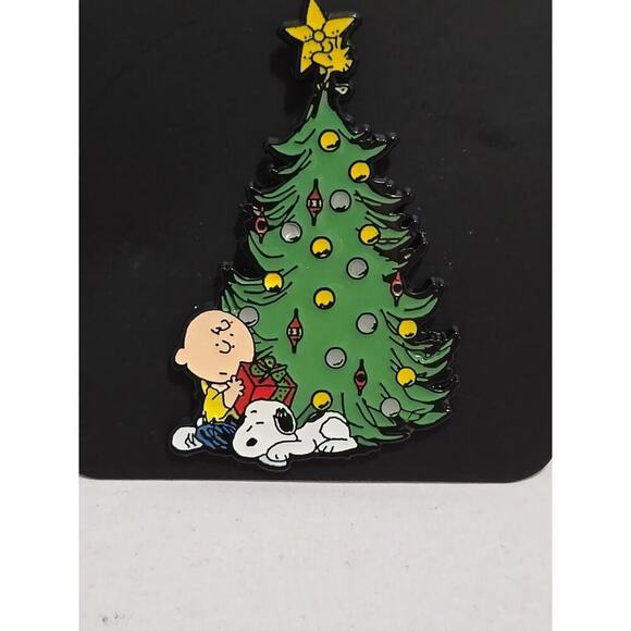 Peanuts Charlie Brown & Snoopy Christmas Tree Enamel Pin - Picture 2 of 6